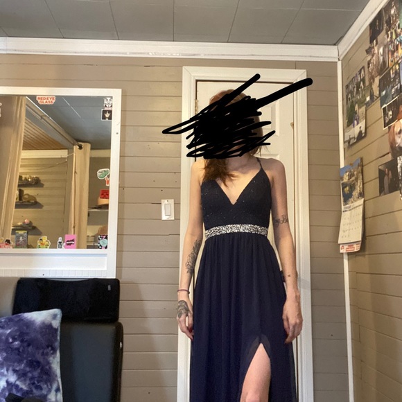 would say it’s a x small to small but it’s slightly stretchy and adjustable - Picture 3 of 3